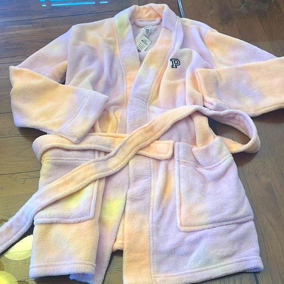 PINK Victoria's Secret | Intimates & Sleepwear | Nwt Vs Pink Robe ...